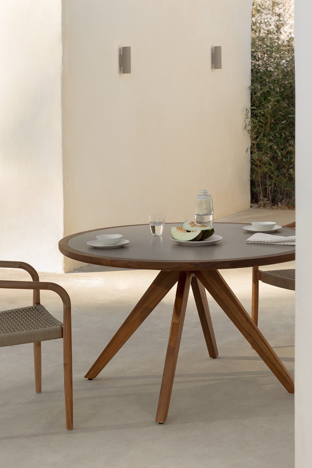 Gamila Round Table Set (Ø130 cm) and 4 Garden Chairs in Cement and Acacia Mallory Wood, gallery image 1