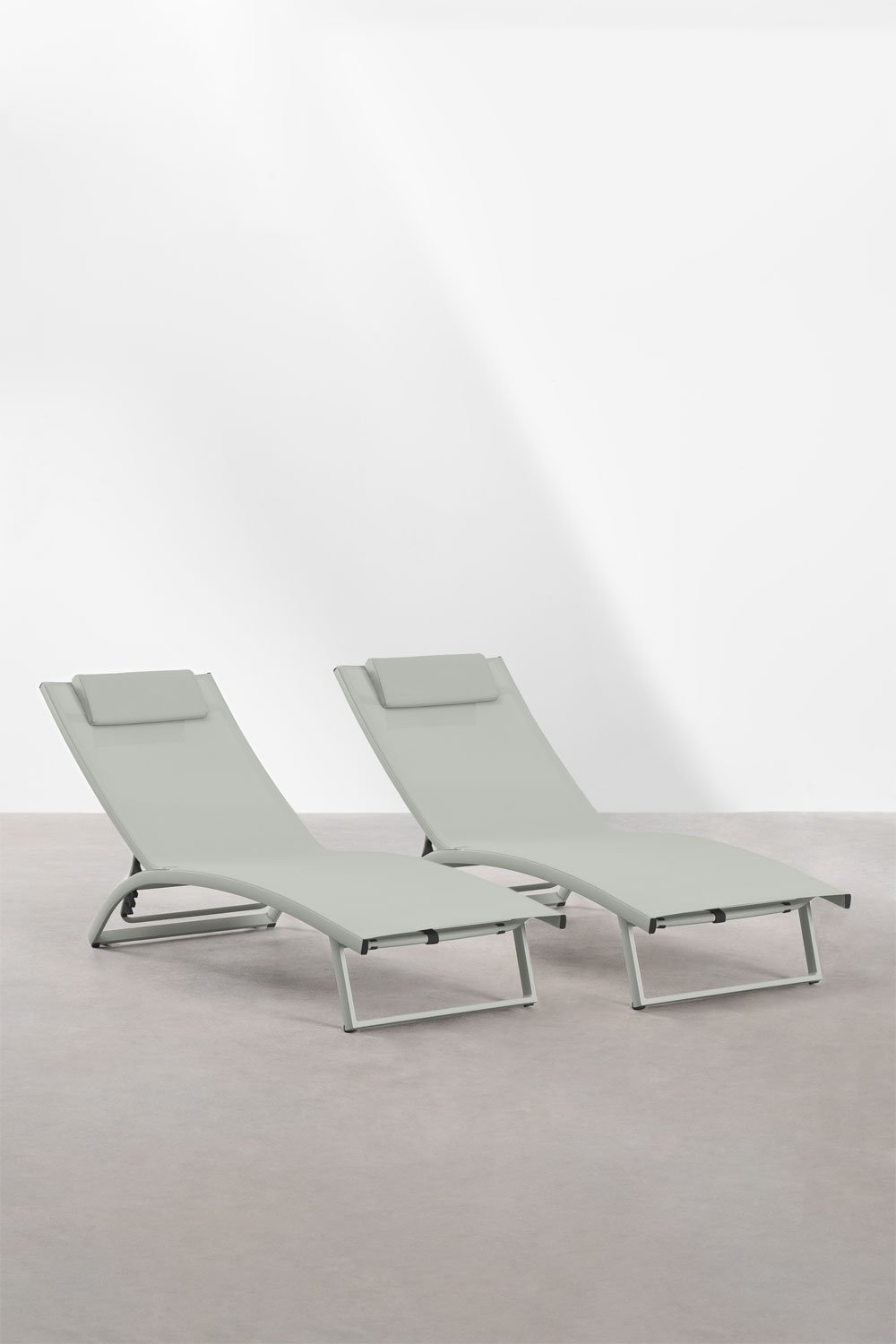 Pack of 2 Dulem aluminium reclining loungers, gallery image 2