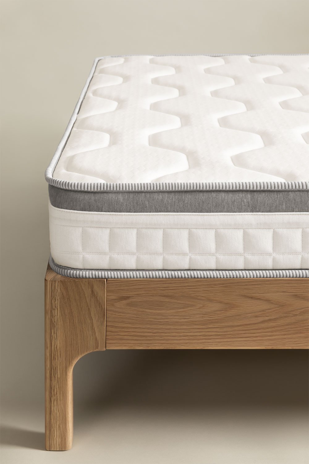 Janice Viscoelastic Mattress, gallery image 2