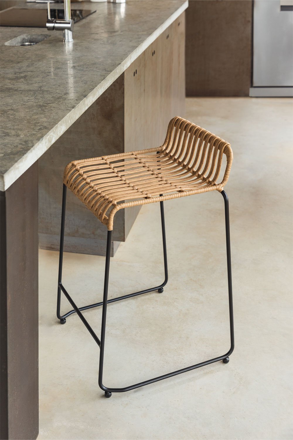 4-Pack high stools 65 cm in rattan and black legs Aroa, gallery image 1