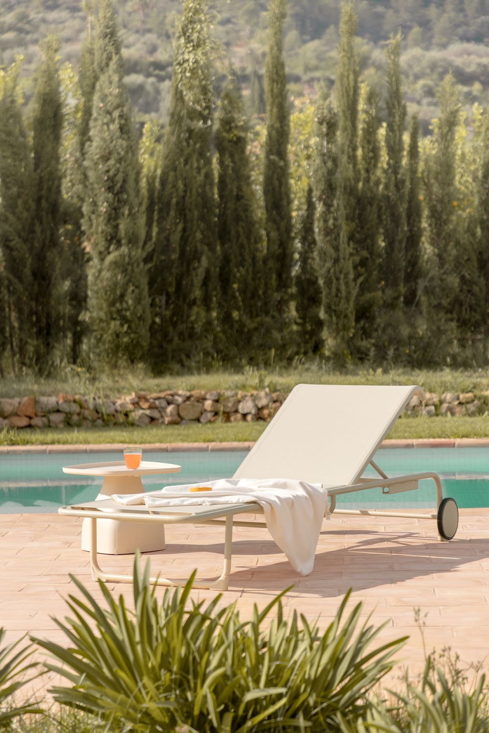 Leyanis aluminium reclining lounger, gallery image 1