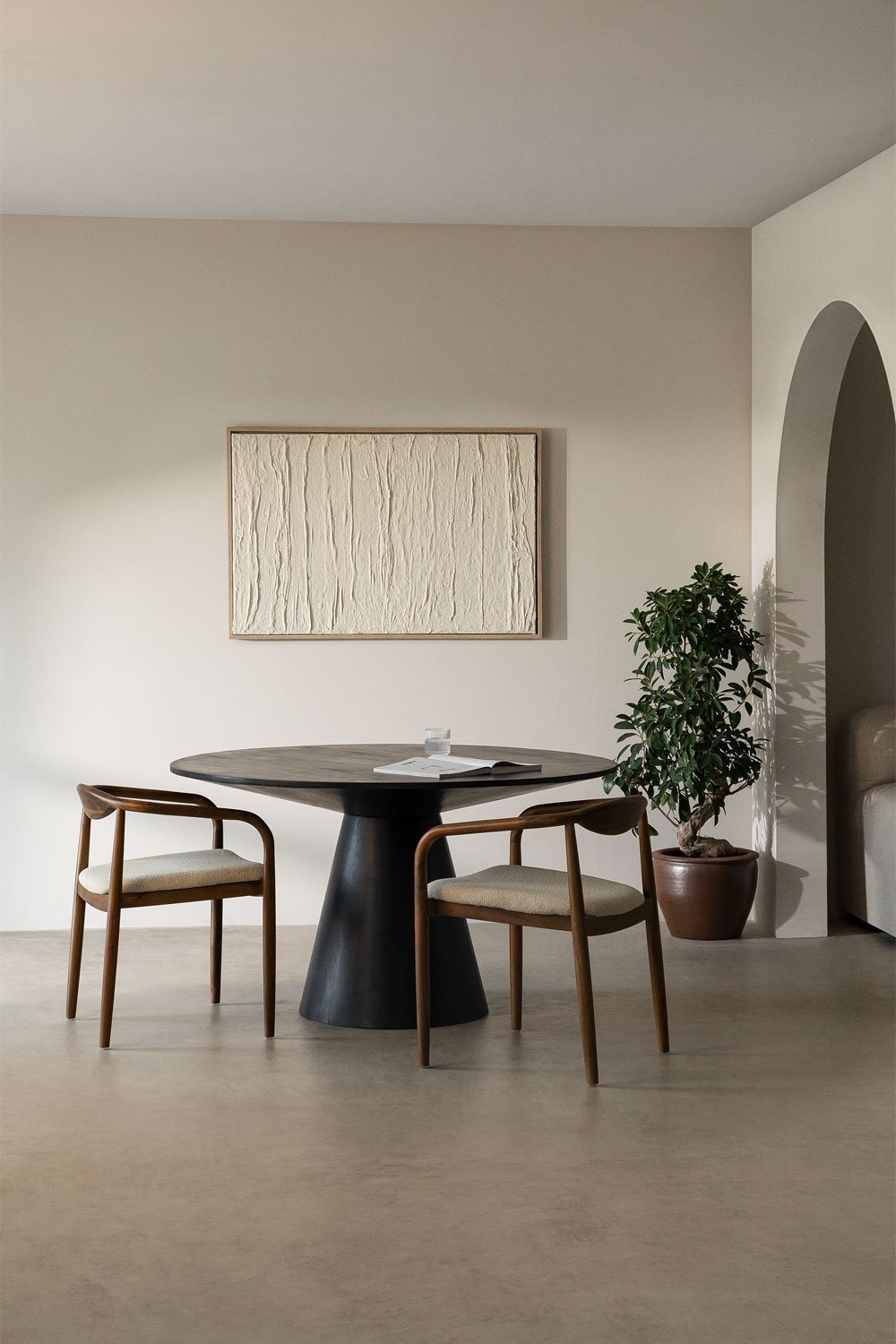 Round Mango Wood Dining Table (Ø140 cm) Weymar, gallery image 1