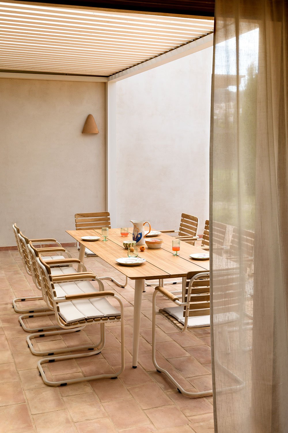 Set of rectangular table (240x100 cm) and 10 garden chairs with armrests in teak wood and Lowel aluminum     , gallery image 1