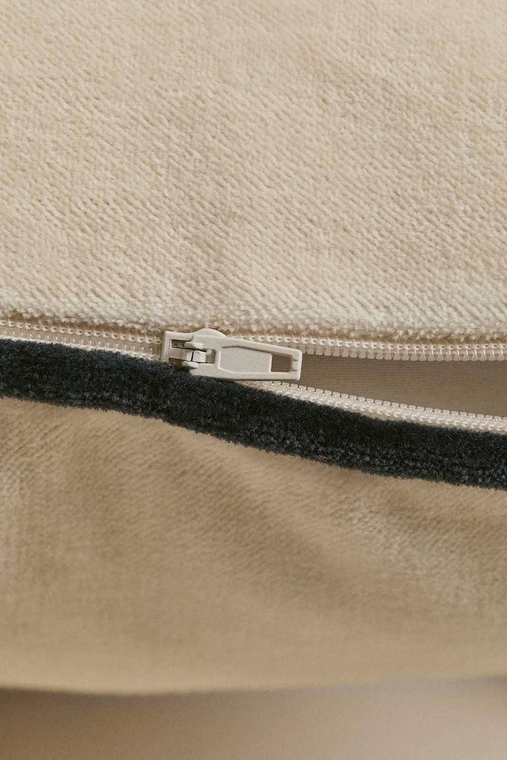 Square cushion 45x45 cm in Tiaine cotton, gallery image 6