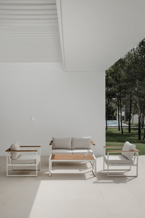 Garden set with 2-seater sofa, 2 armchairs and coffee table in aluminium and acacia wood Lipov