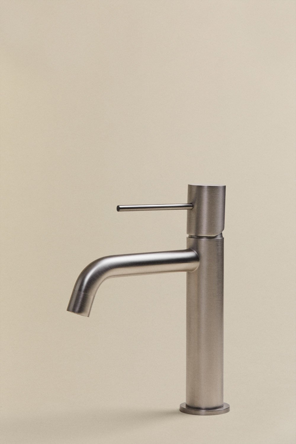 Orveta brass basin faucet, gallery image 2