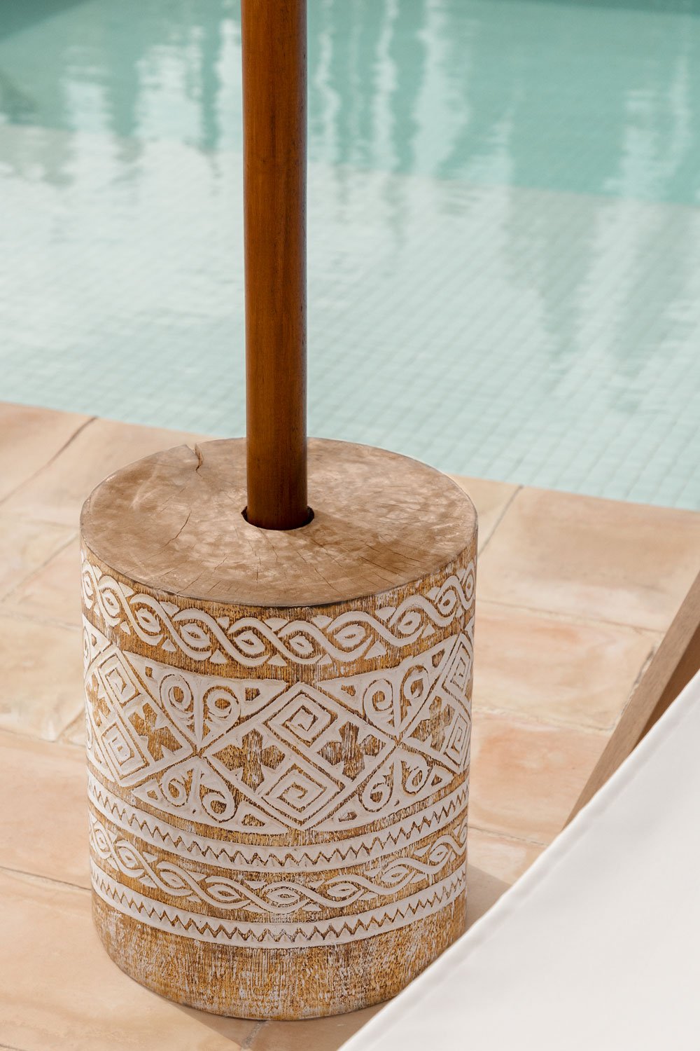 Round umbrella base 35Ø cm in Ainsa wood, gallery image 6