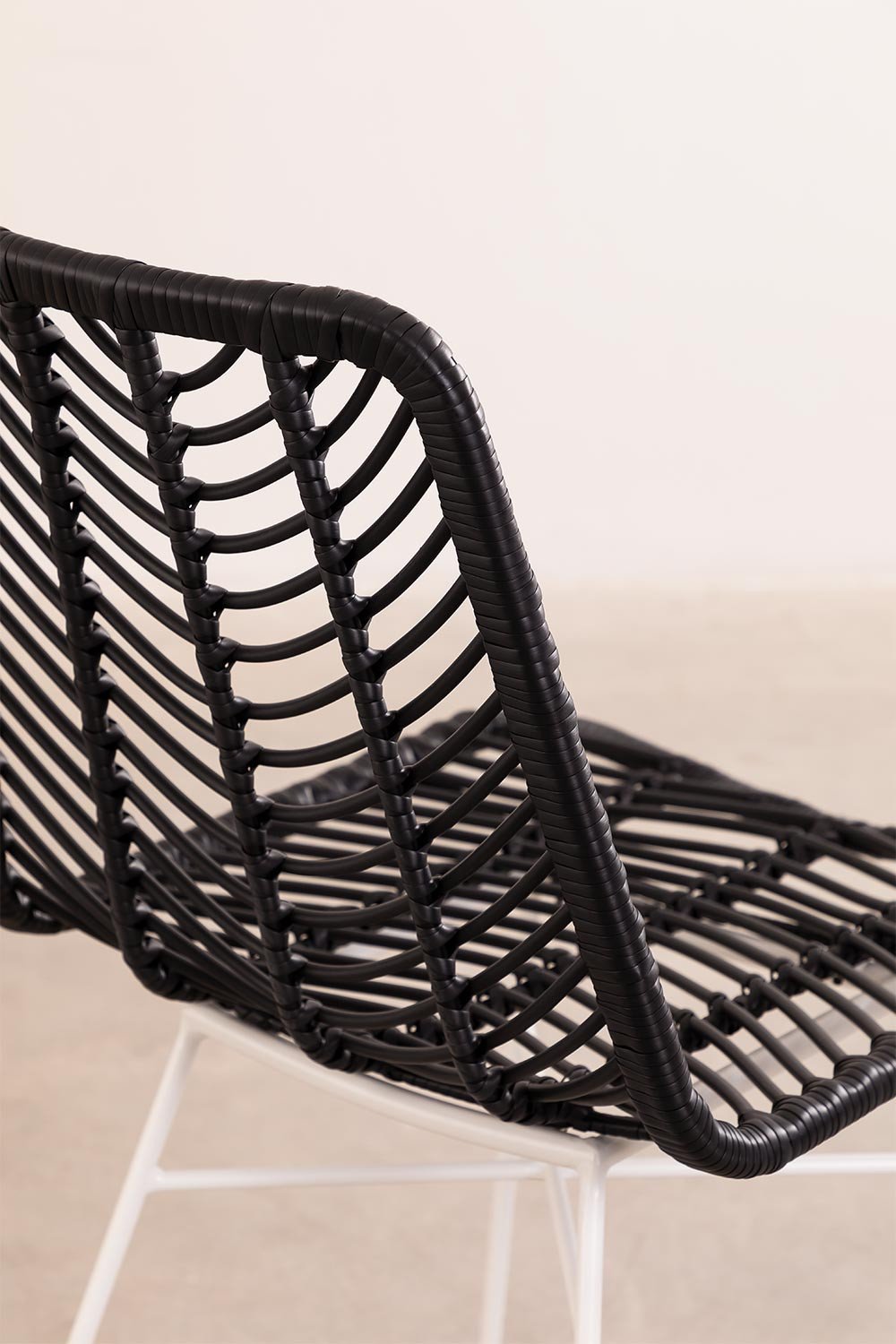 Pack of 4 dining chairs in synthetic rattan Gouda Colors, gallery image 4