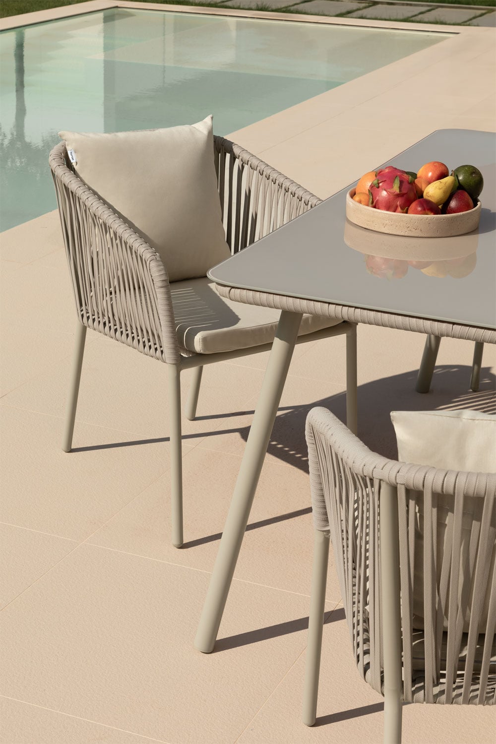 Pack of 4 garden chairs with armrests in braided rope Arhiza Classic, gallery image 1