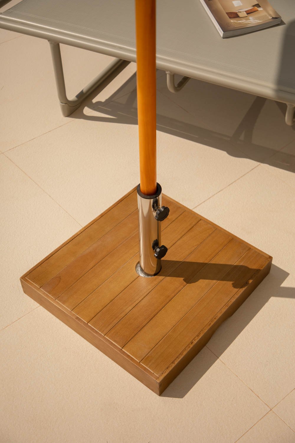 Square umbrella base (48x48 cm) in Canco wood, gallery image 1