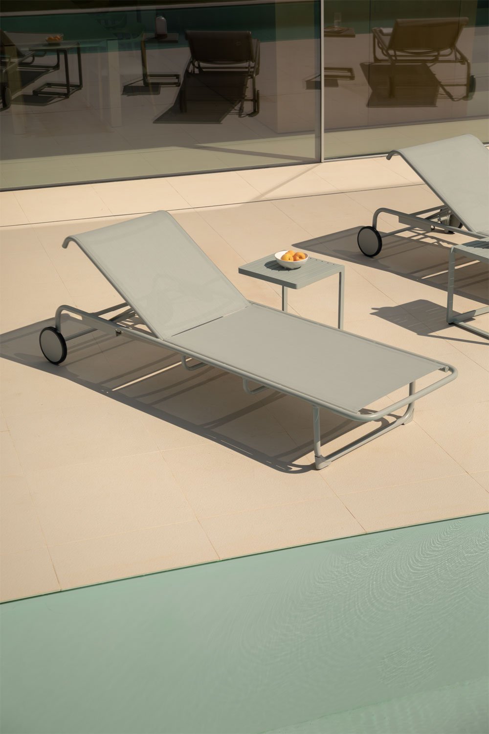 Leyanis aluminium reclining lounger, gallery image 1