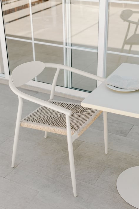 Stackable garden chair with armrests in aluminum and synthetic rattan Marsha - Tapioca Beige