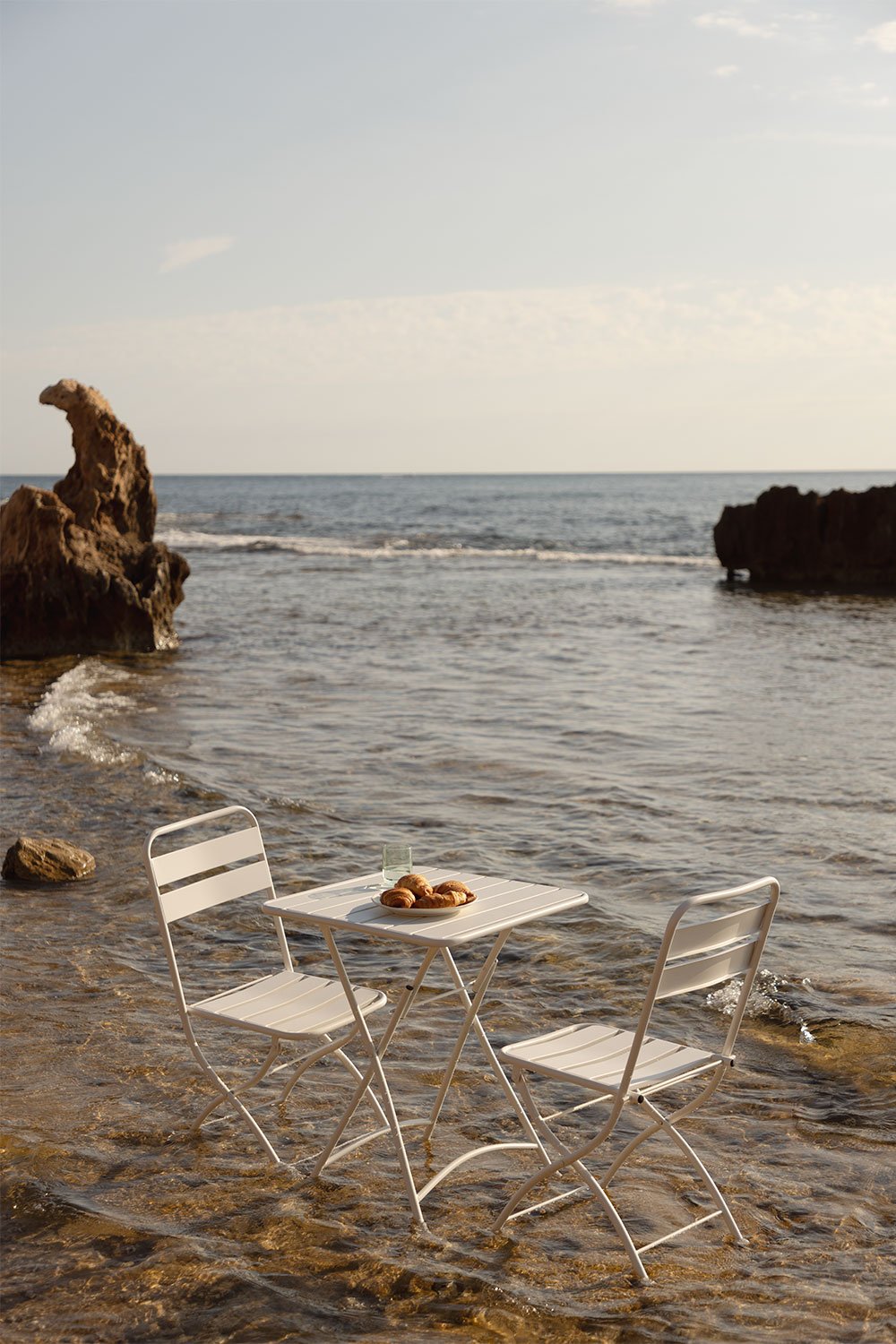 Square 60x60 cm table set with 2 folding garden chairs in steel Janti, gallery image 1