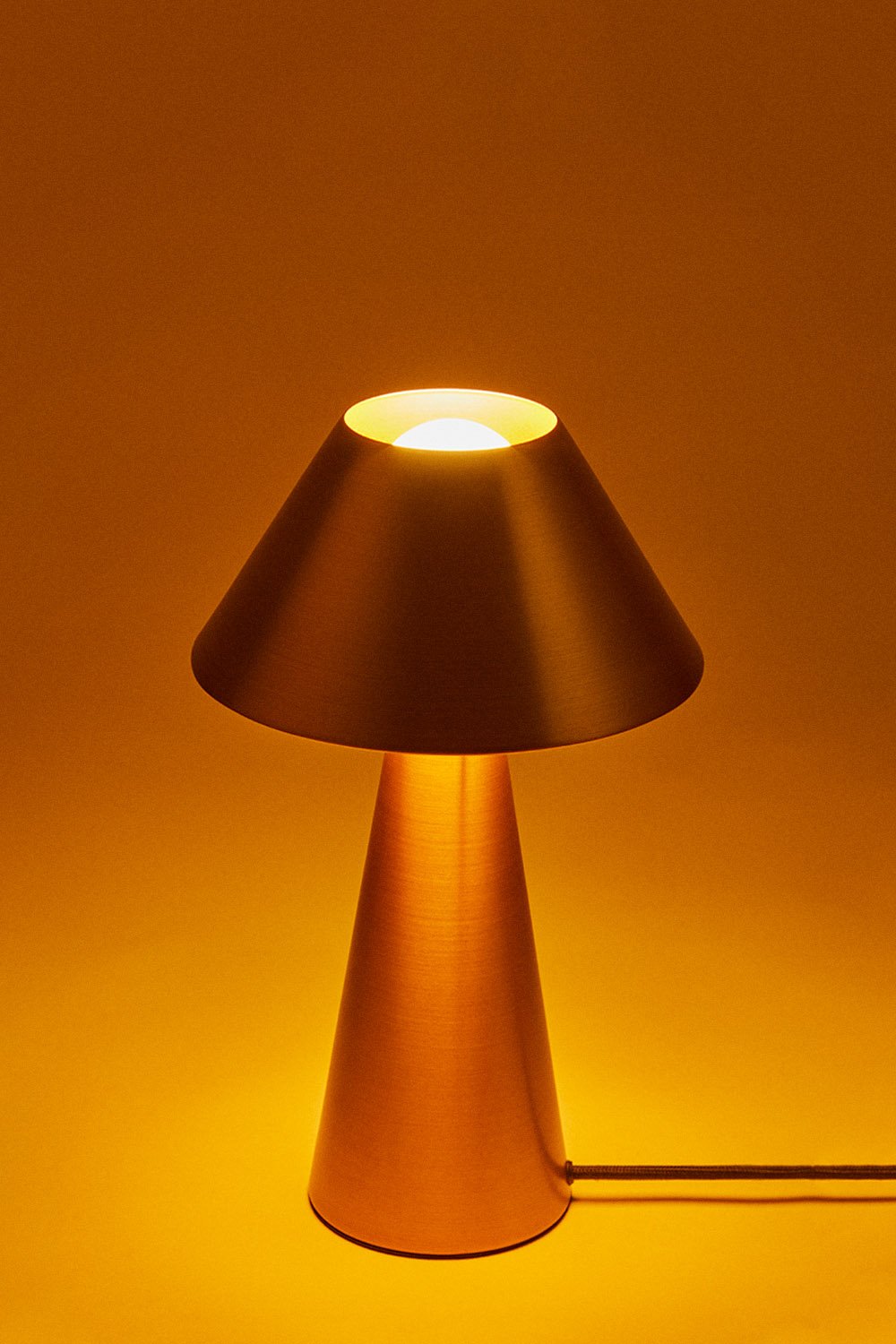 Silenora iron table lamp, gallery image 3