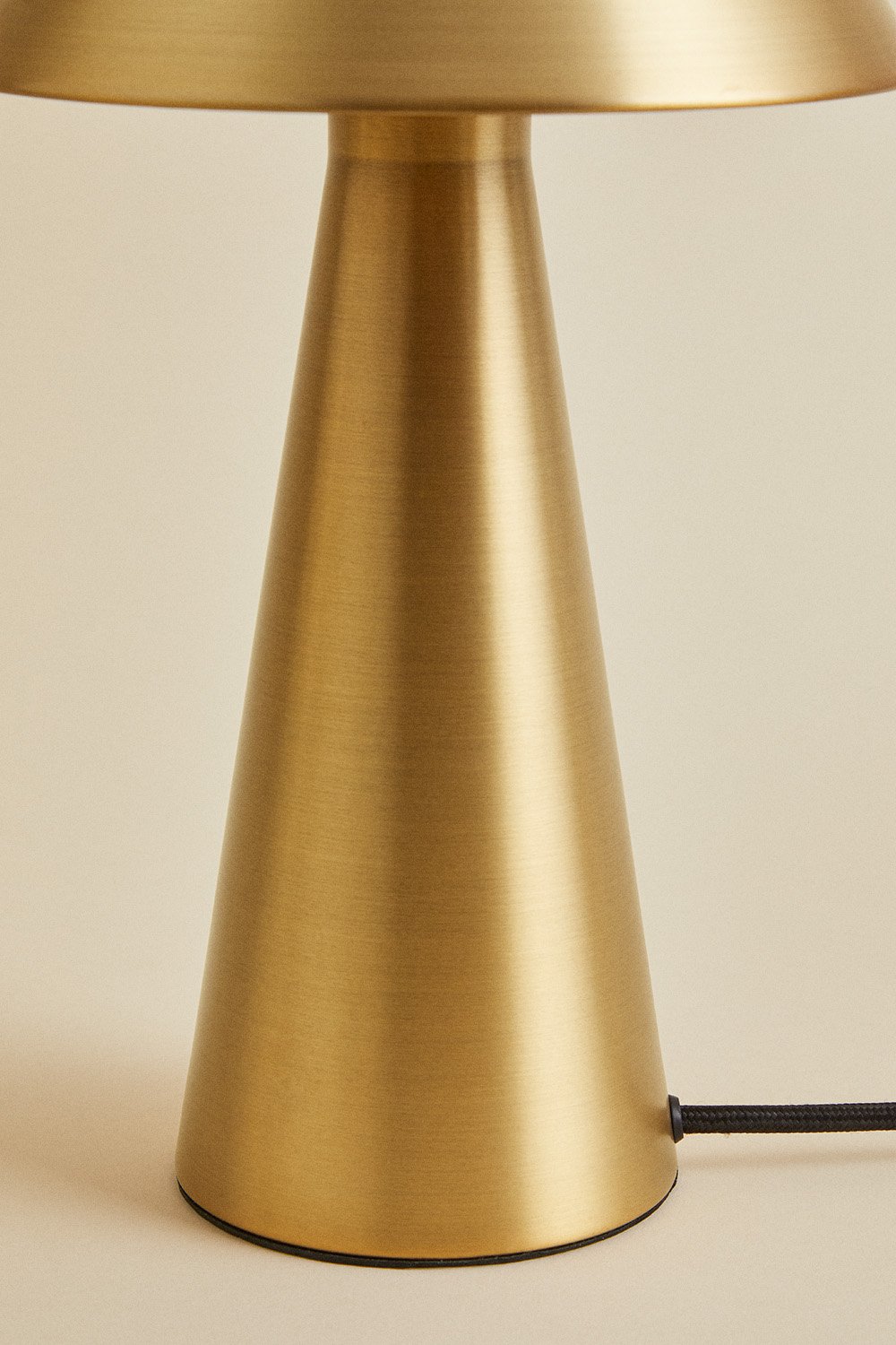 Silenora iron table lamp, gallery image 5