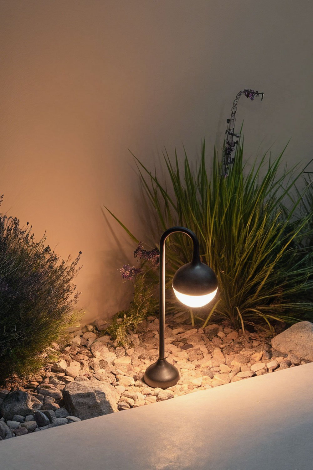 Uveron Outdoor LED Beacon in Aluminum , gallery image 1