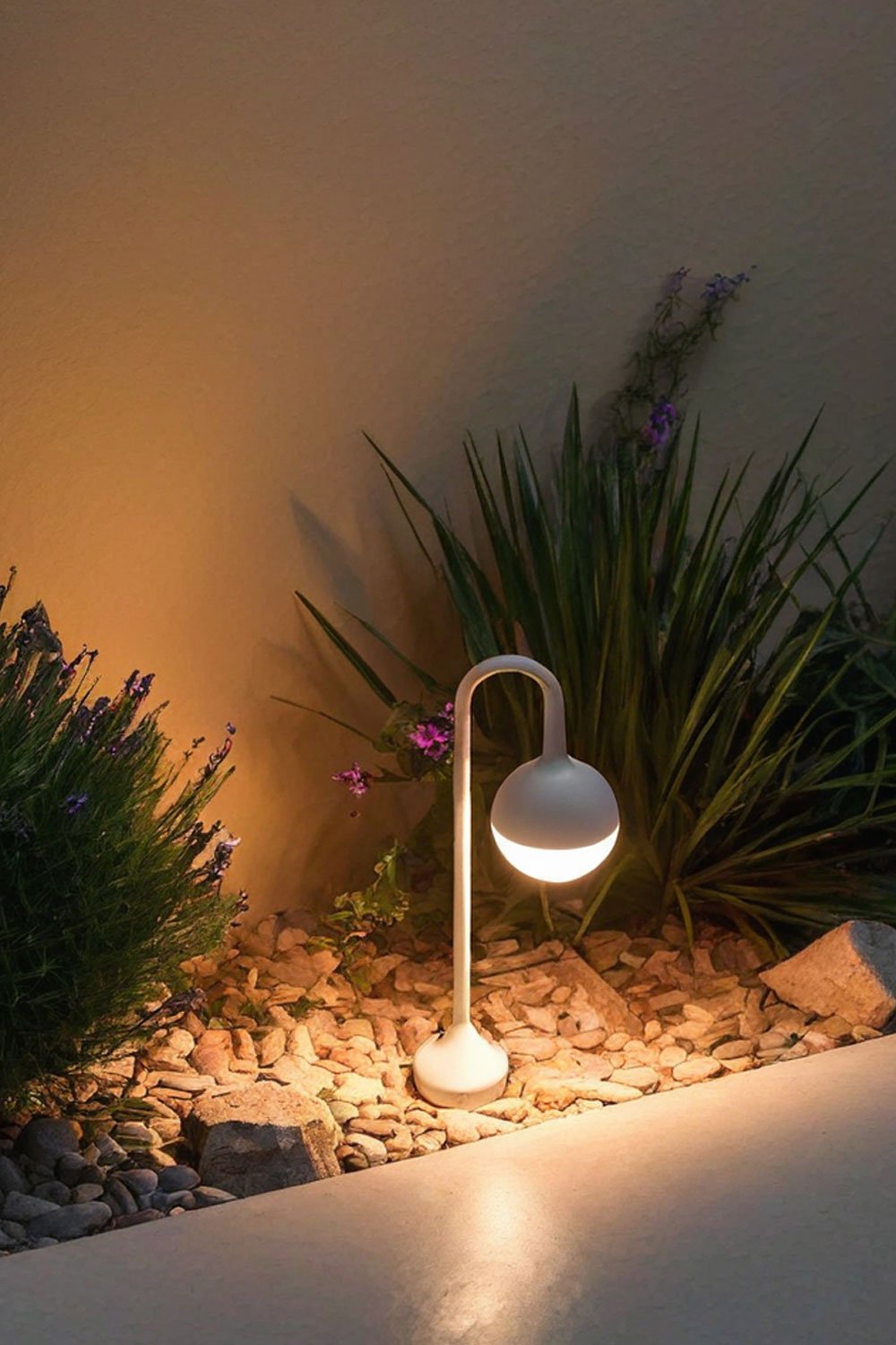 Uveron Outdoor LED Beacon in Aluminum , gallery image 1