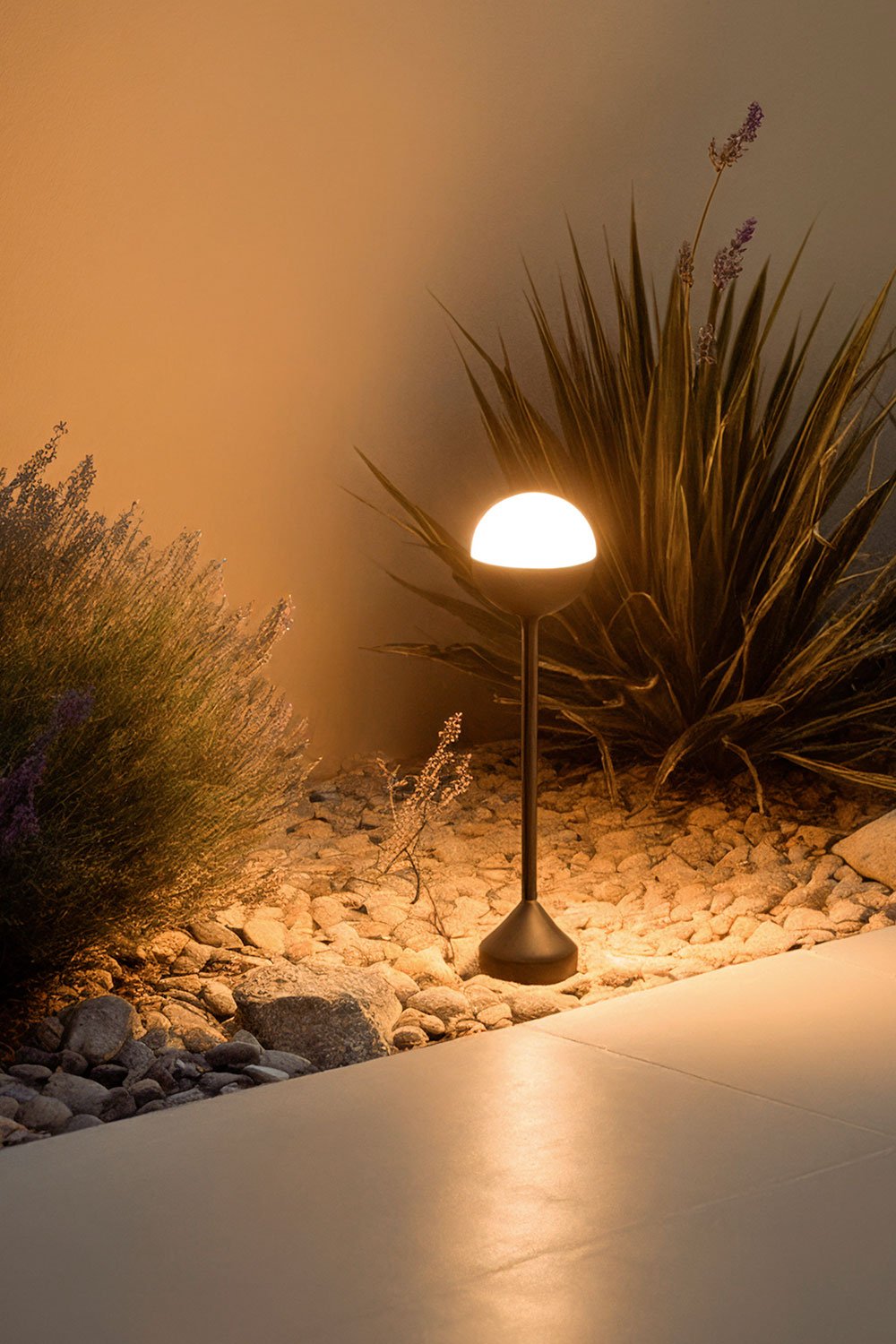 Uveron Design aluminum outdoor LED beacon, gallery image 1