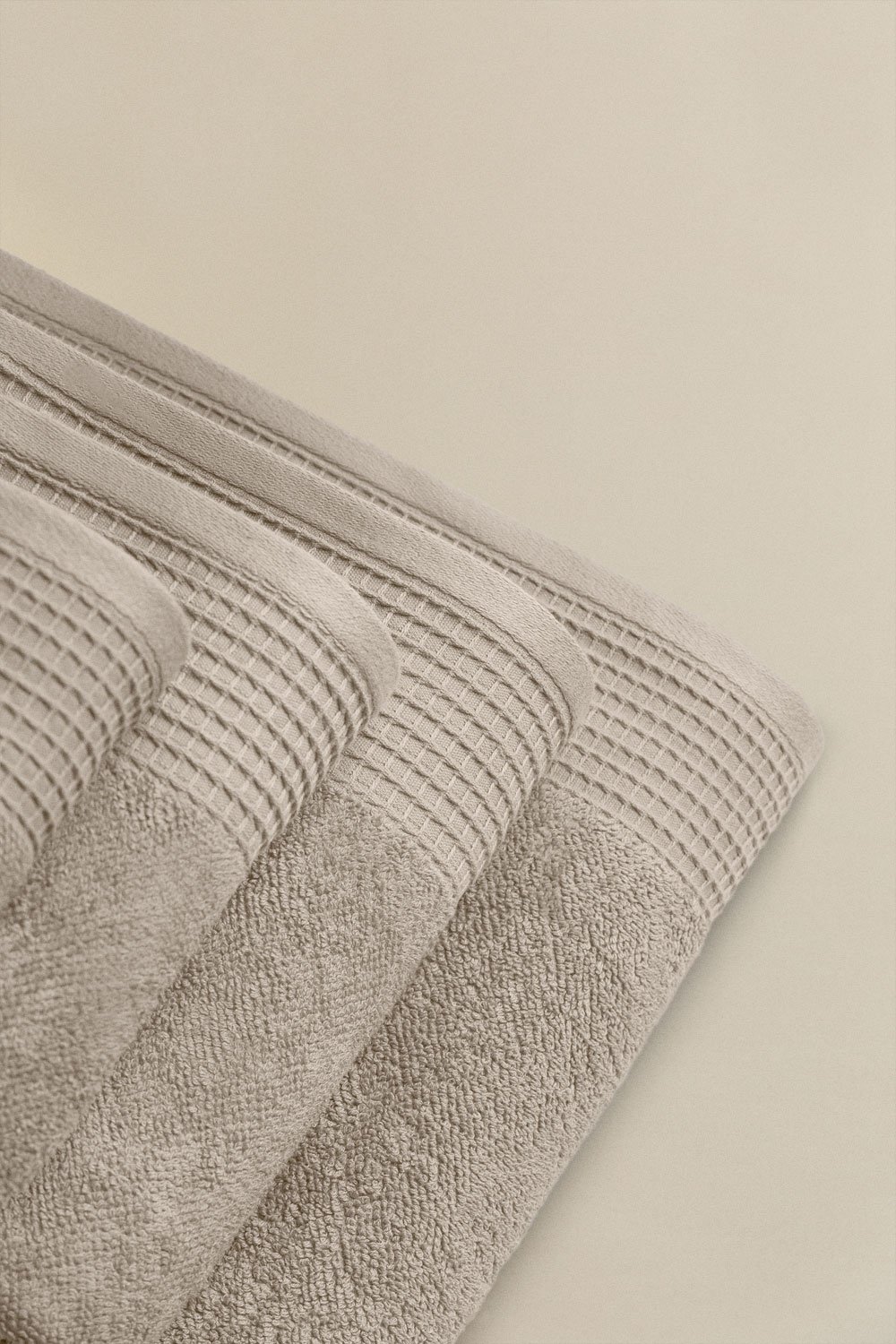 Set of 4 terry cotton towels with Claritone border    , gallery image 2