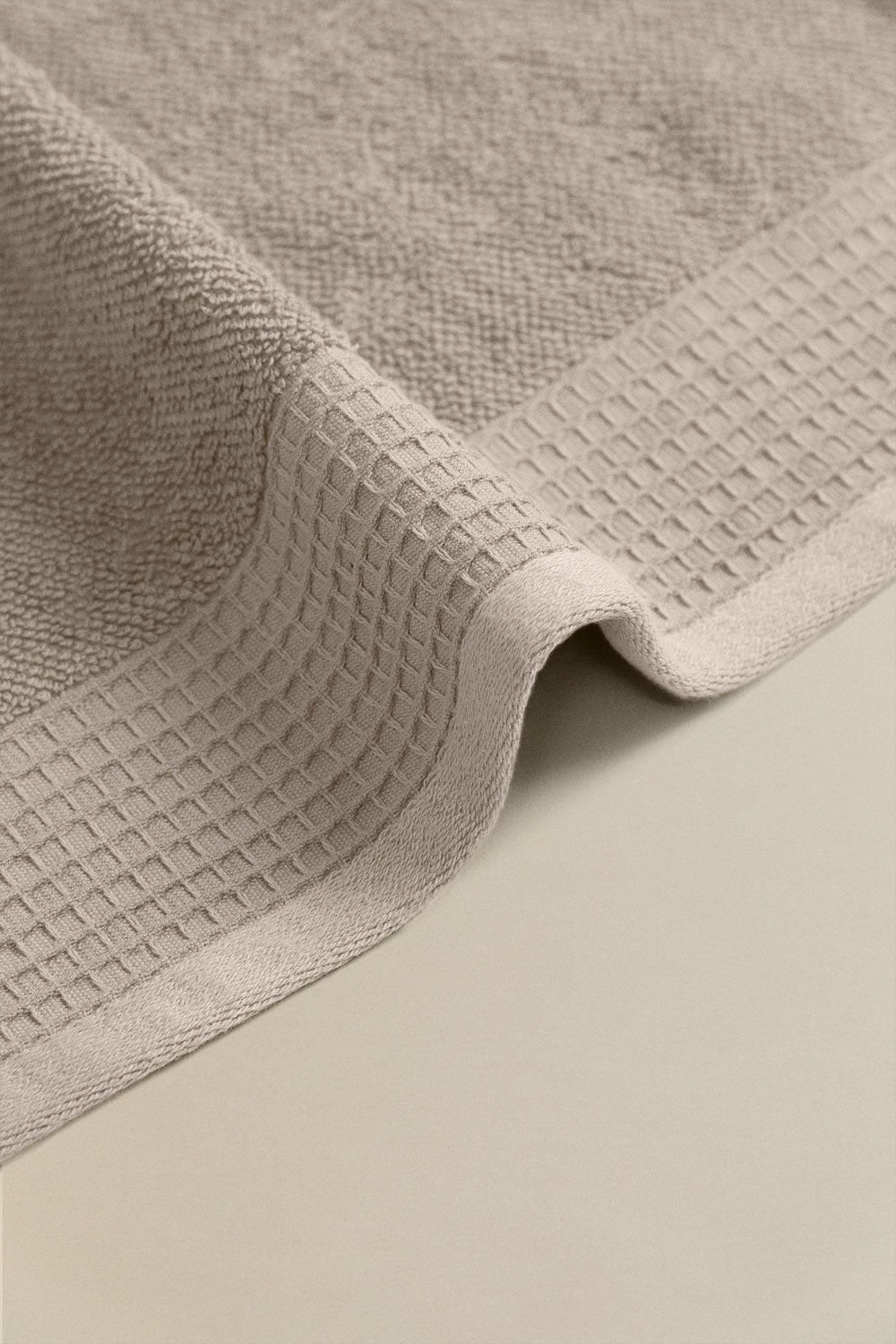 Set of 4 terry cotton towels with Claritone border    , gallery image 6