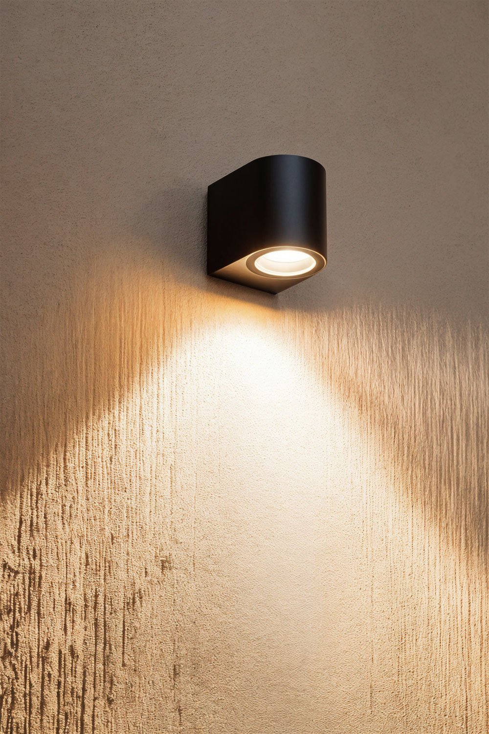 Xilven outdoor wall light, gallery image 1