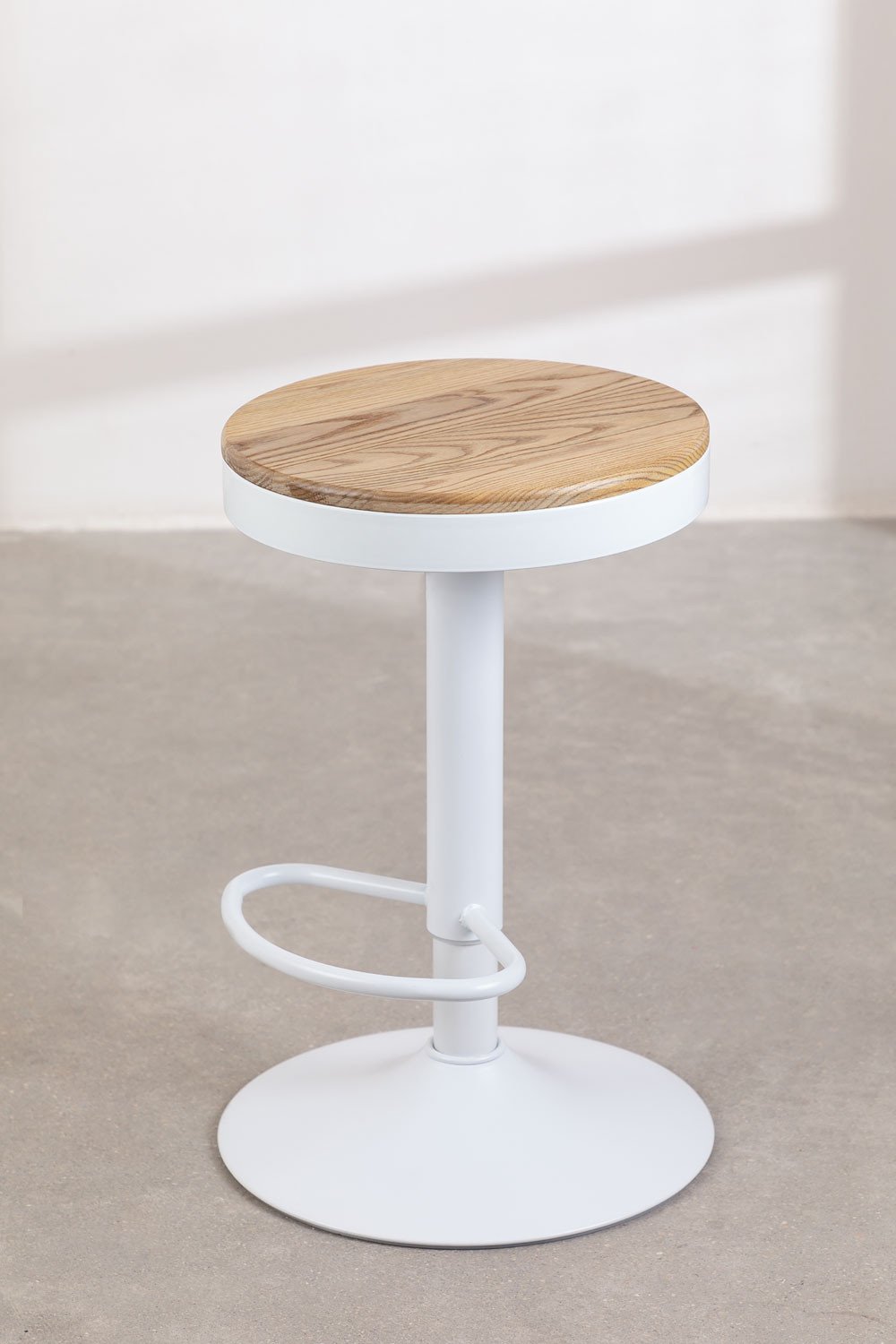 Pack of 4 adjustable high stools in steel and elm wood Bardder, gallery image 3