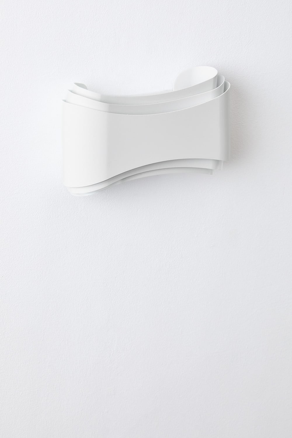Harnet LED outdoor wall light in aluminum, gallery image 1