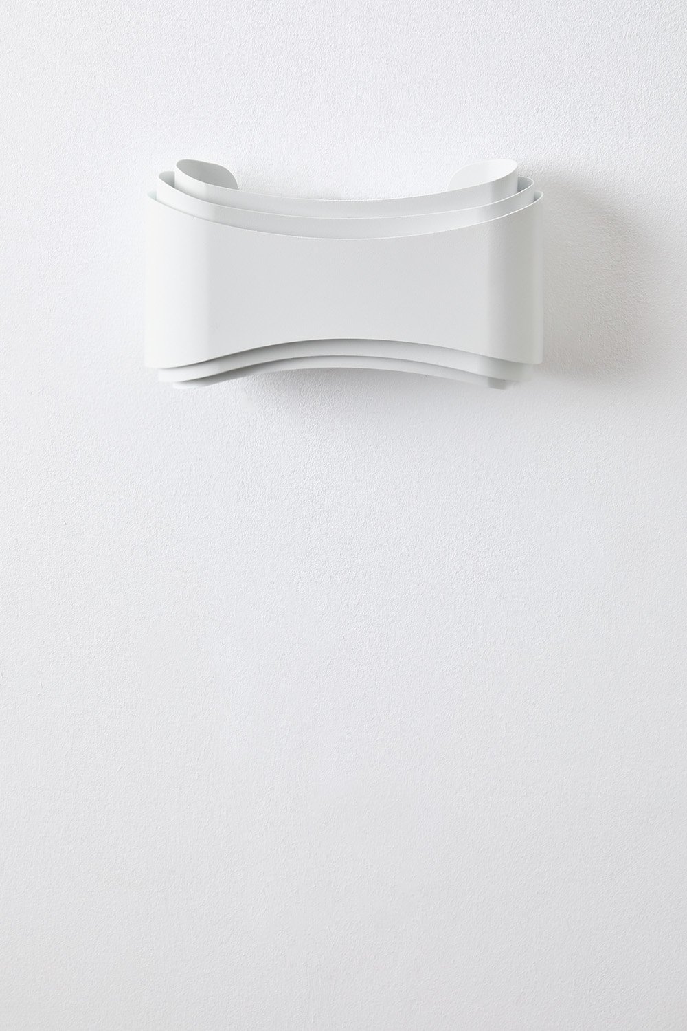 Harnet LED outdoor wall light in aluminum, gallery image 3