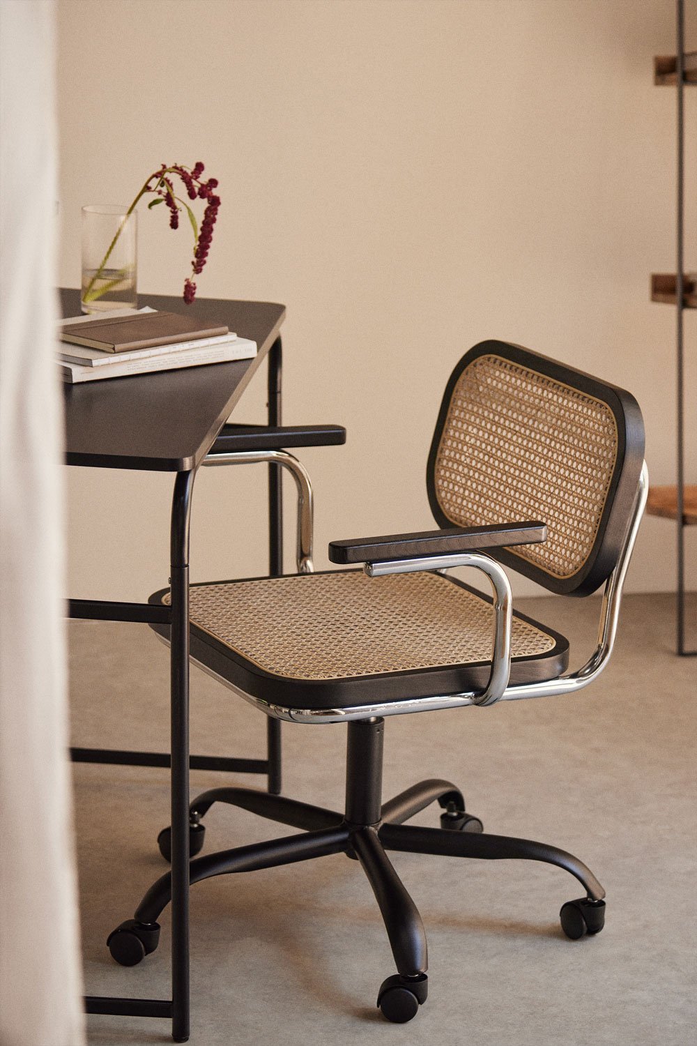 Tento Black desk chair, gallery image 1