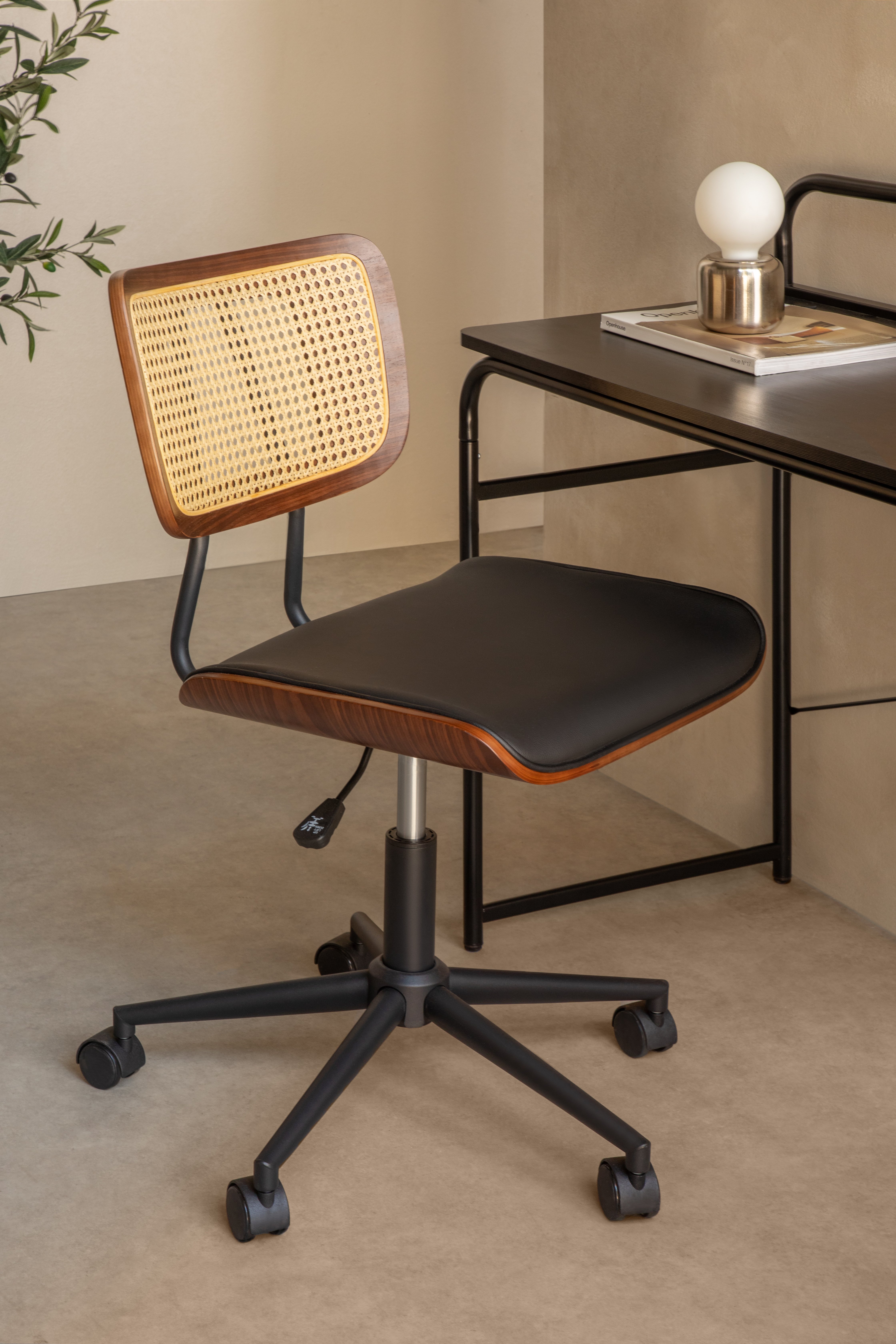 Desk chair with wheels in wood, rattan and Raysa leatherette, gallery image 1