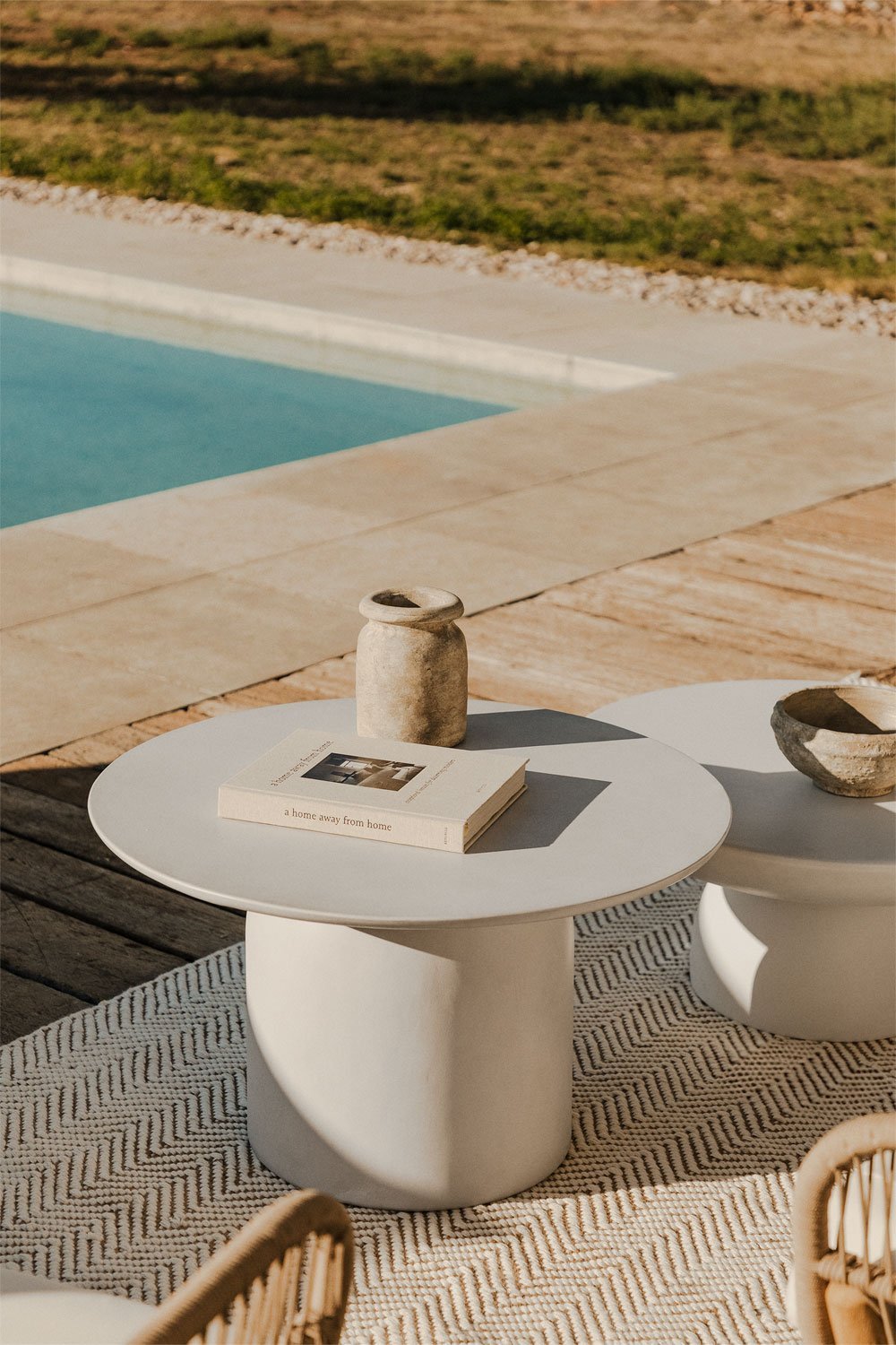 Layana Round Garden Coffee Table in Cement (Ø75 cm), gallery image 1