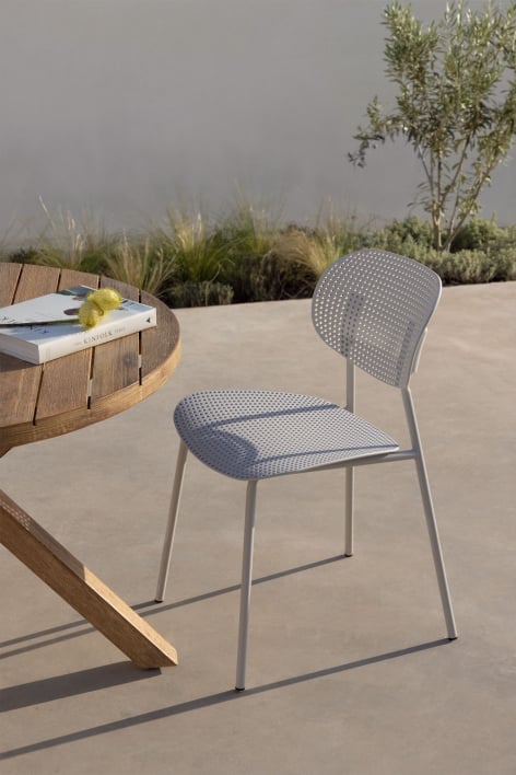 Tupah polypropylene and iron garden chair