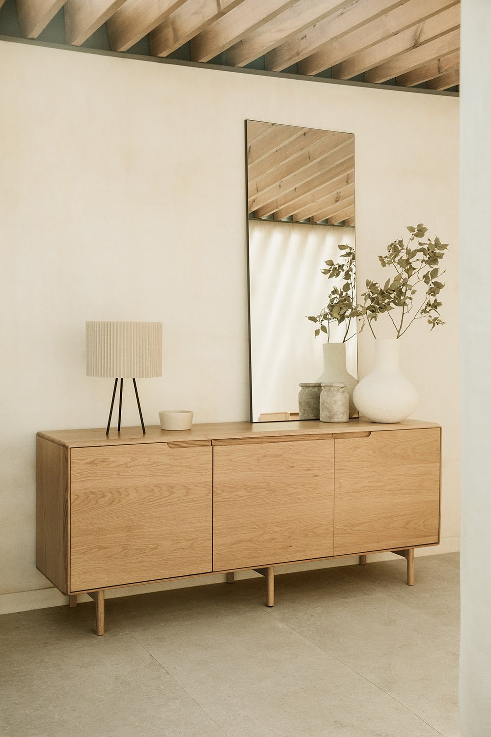 Treveris oak sideboard, gallery image 1