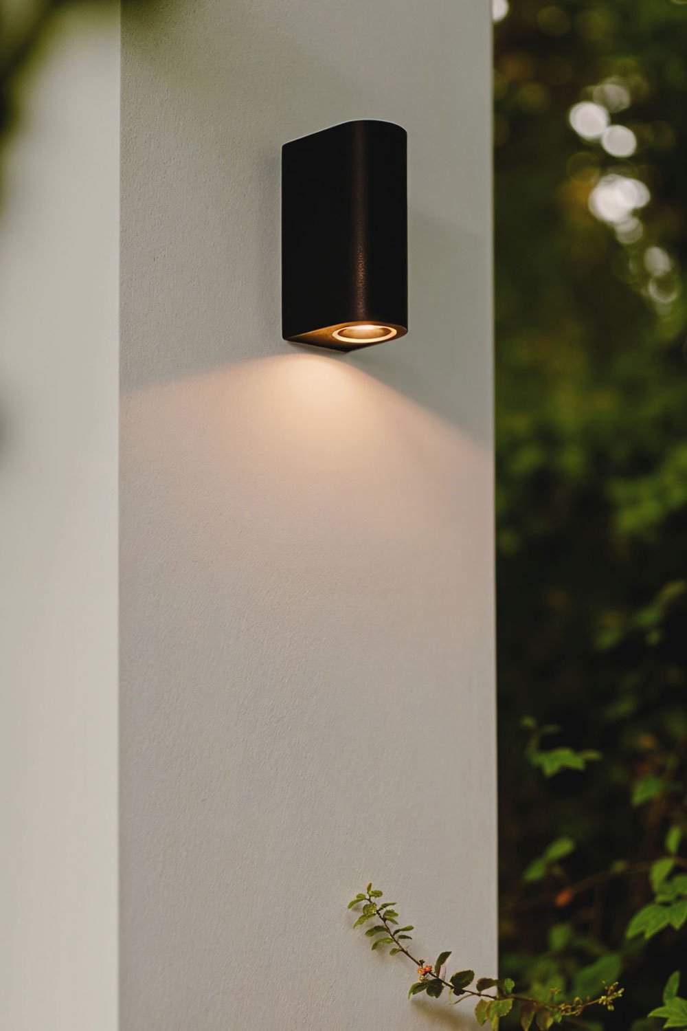 Outdoor wall light with 2 Xilven light points, gallery image 1