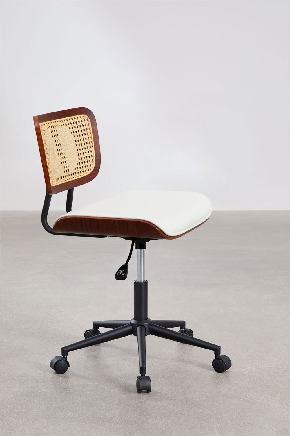 Desk chair with wheels in wood, rattan and Raysa leatherette, gallery image 2