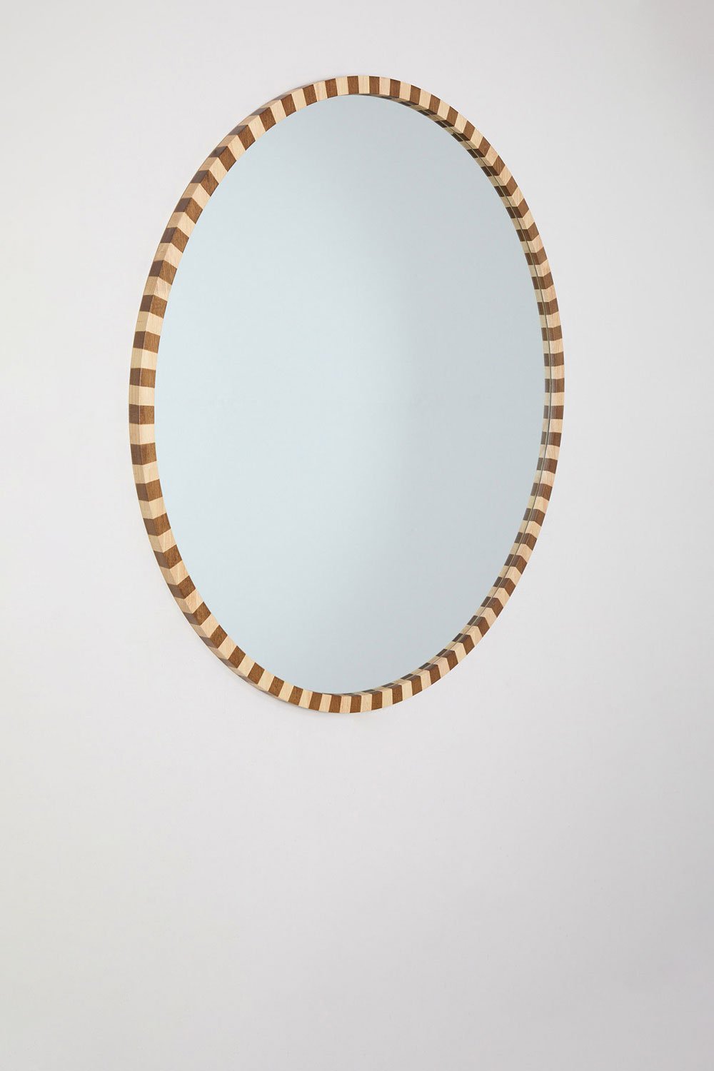 Round wall mirror in oak wood Ø110 cm Sapeira, gallery image 3
