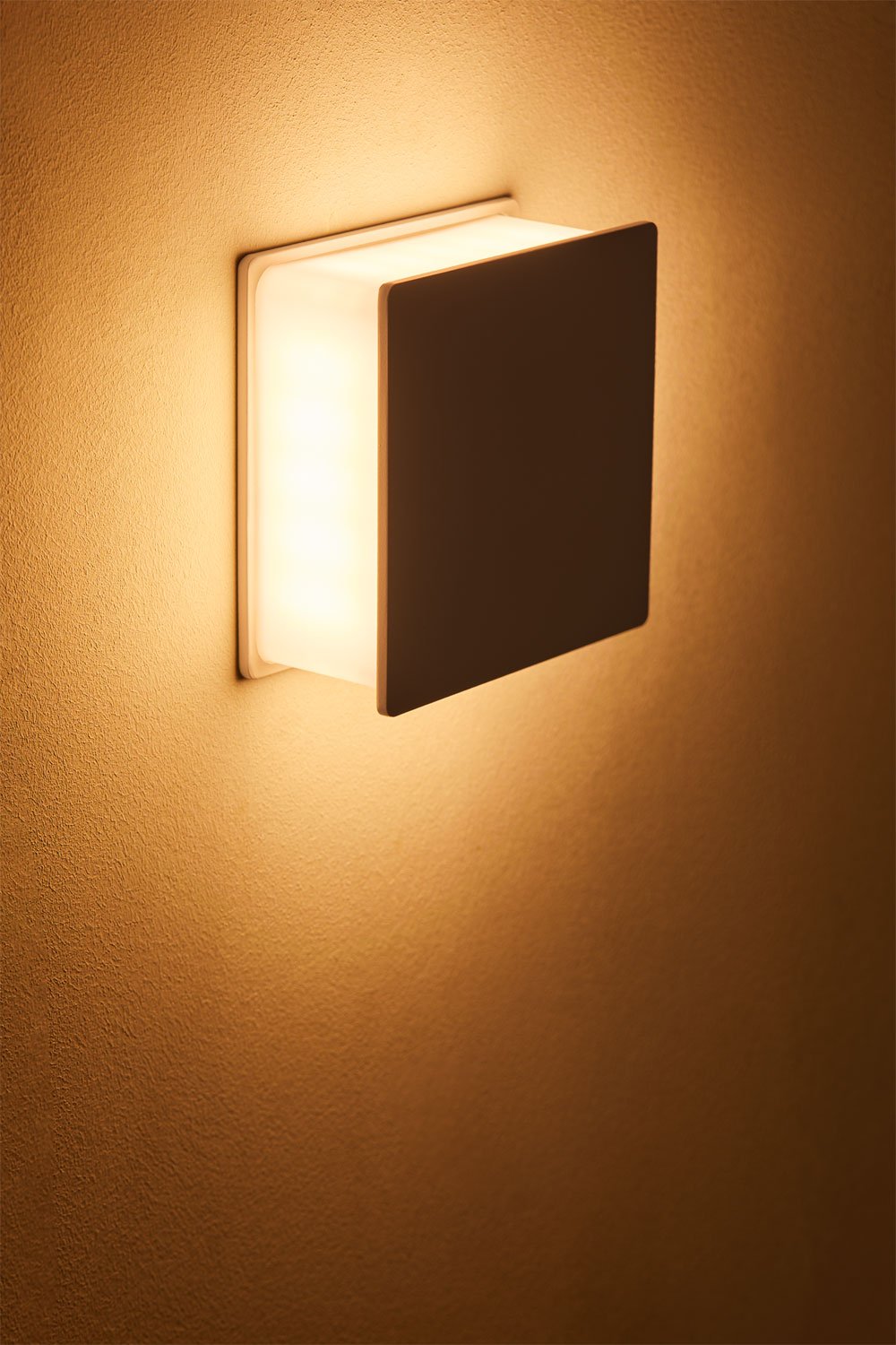Zuvane 4-point aluminium LED outdoor wall light, gallery image 2