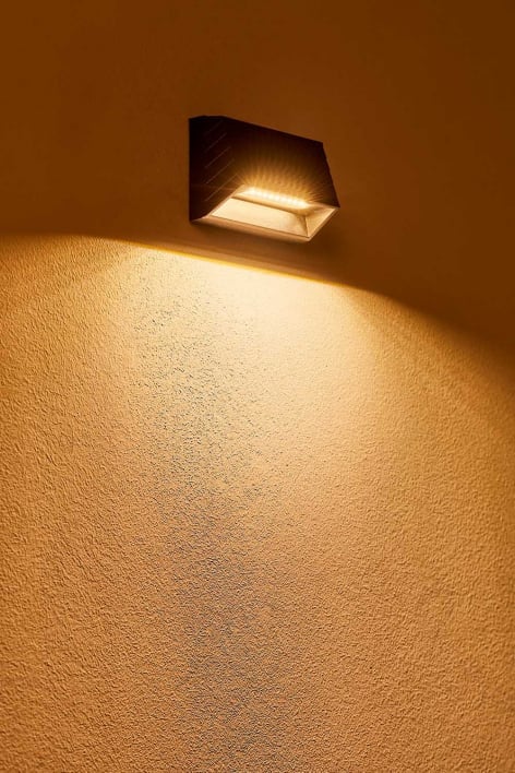 Nolise LED outdoor wall light in aluminum