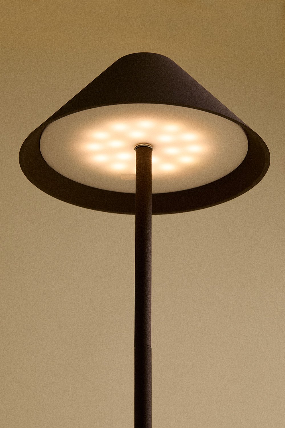 Nebida wireless LED iron table lamp, gallery image 4