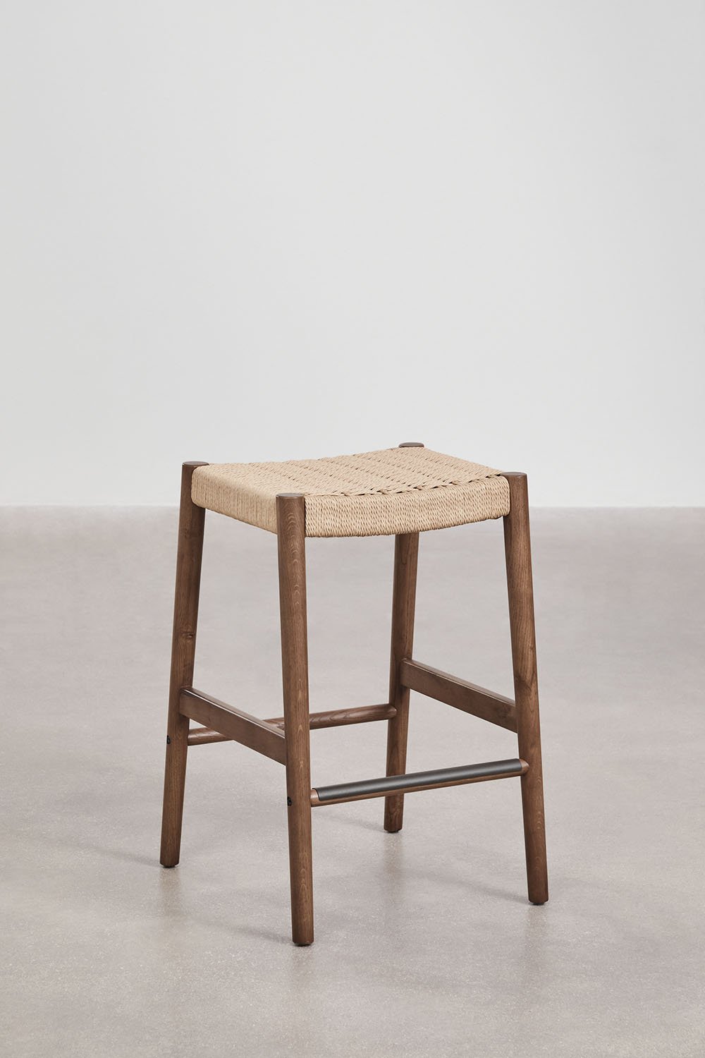 High Stool in Oak Wood and Braided Rope (66 cm) Mara, gallery image 2