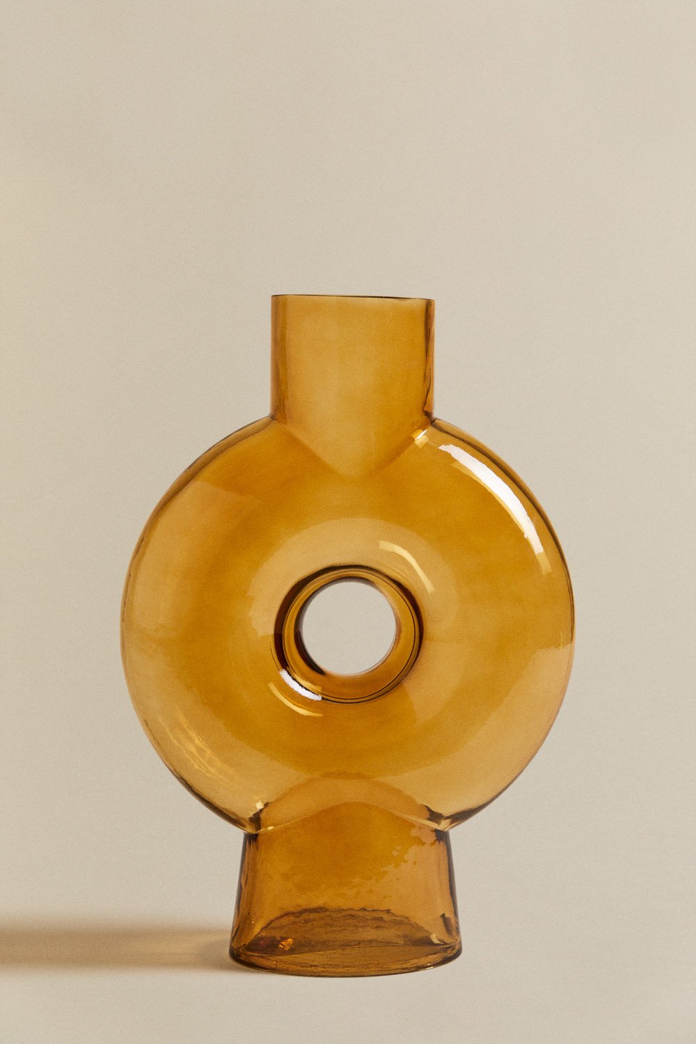 Newark glass vase, gallery image 2