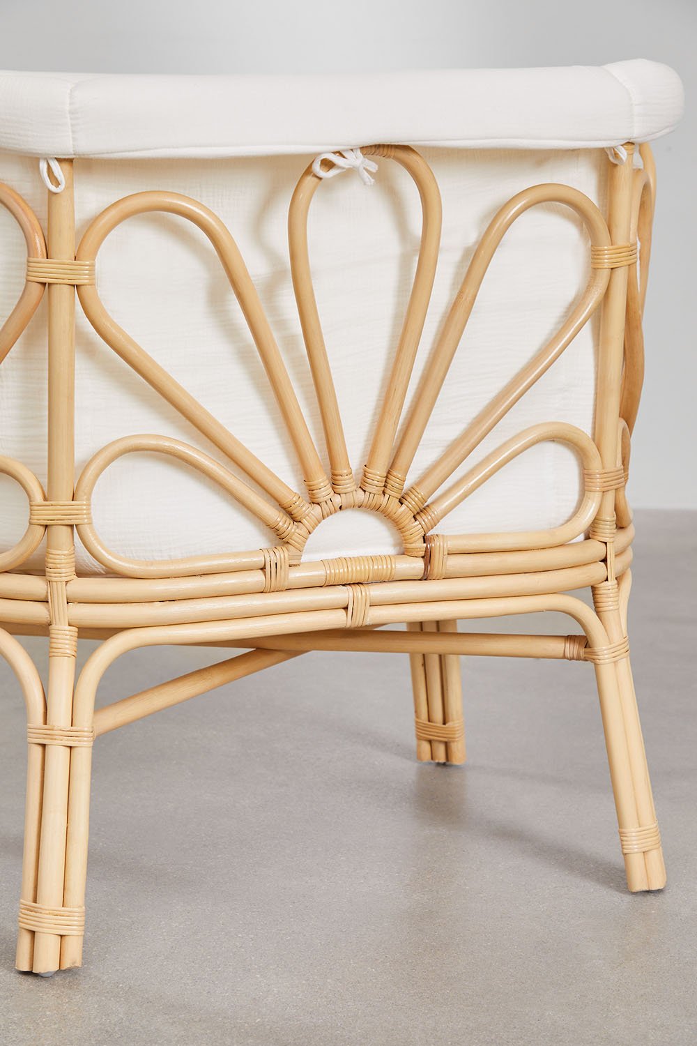 Mini crib in rattan with Dahlia Kids mattress, gallery image 6