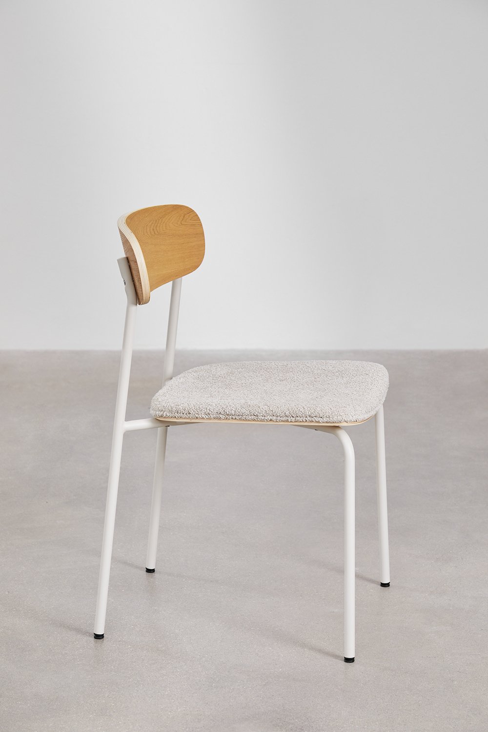 Stackable dining chair in Wilpier sheepskin, gallery image 2