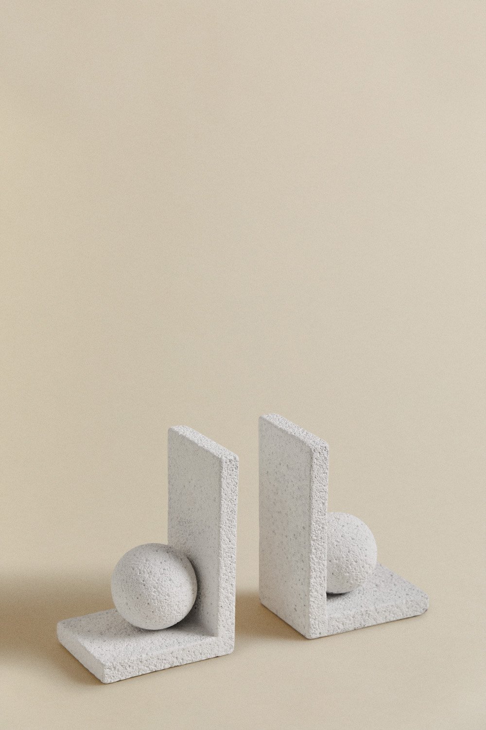 Set of 2 Wobil cement bookends, gallery image 2