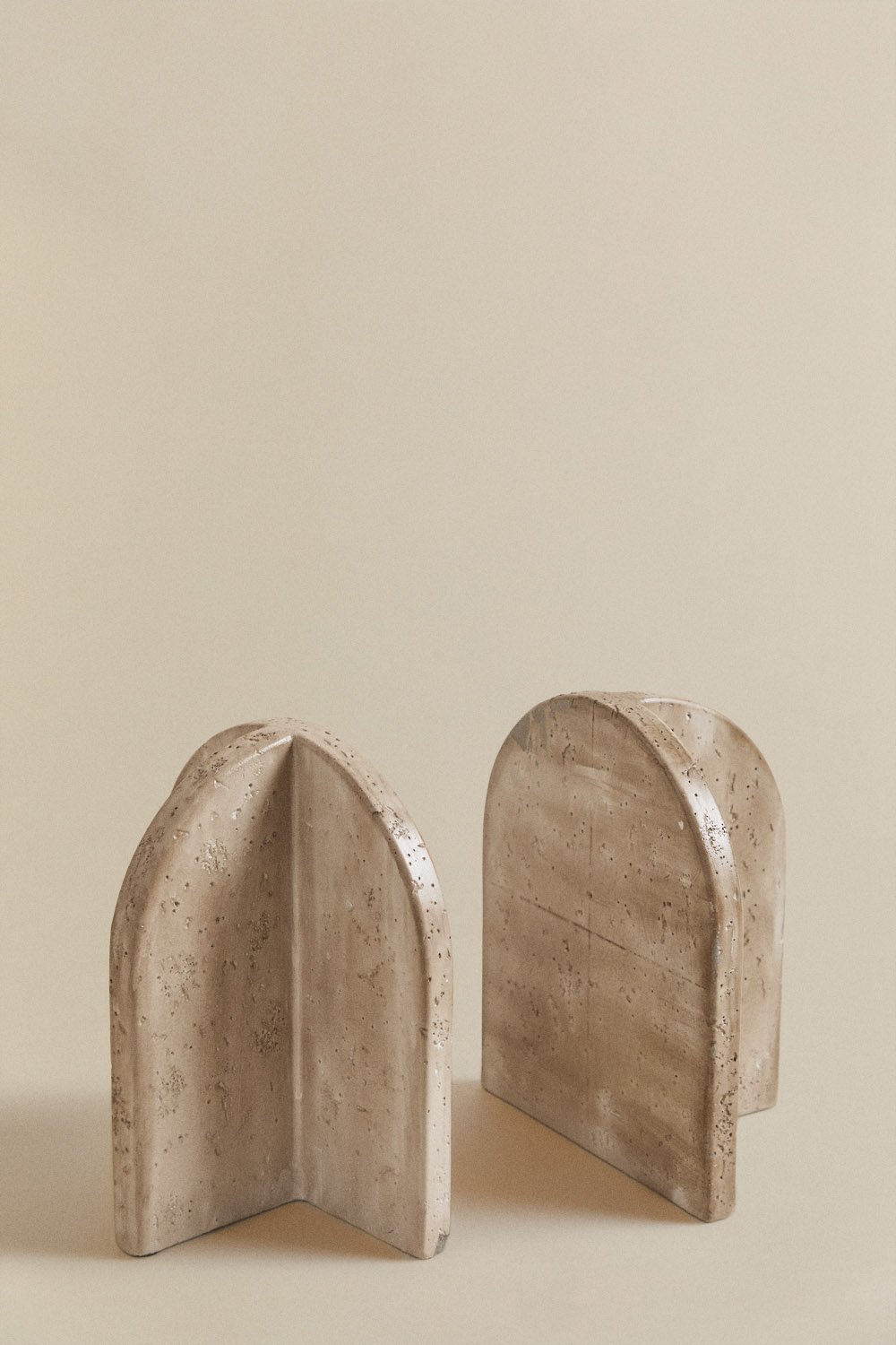 Set of 2 Kirelo cement bookends, gallery image 2