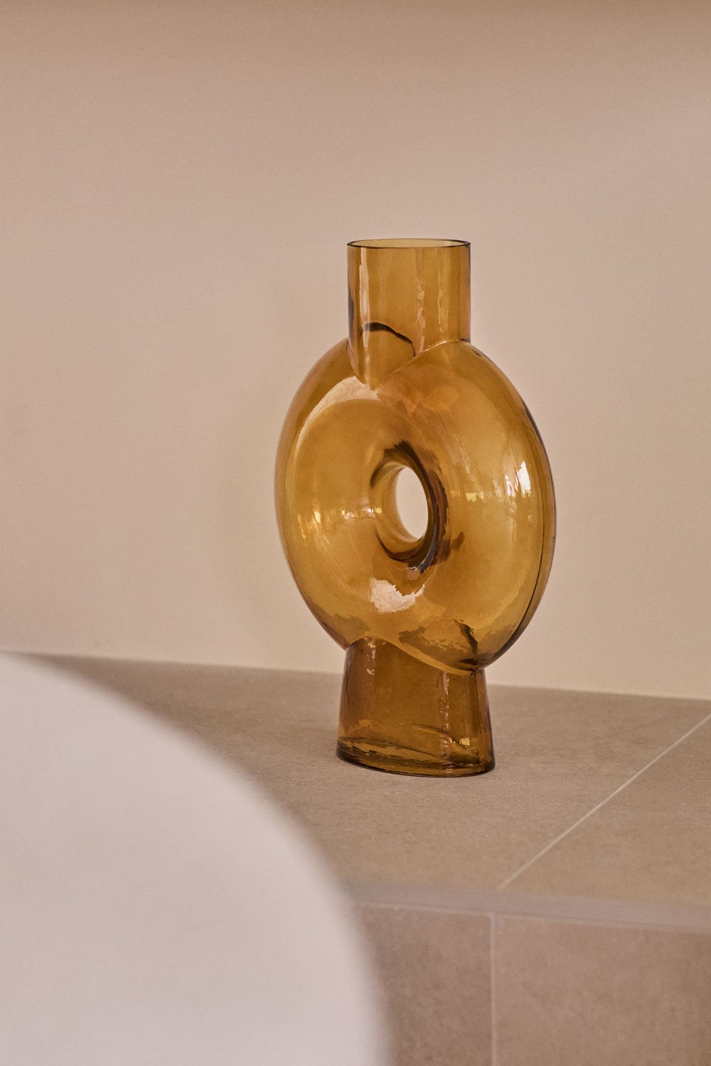 Newark glass vase, gallery image 1