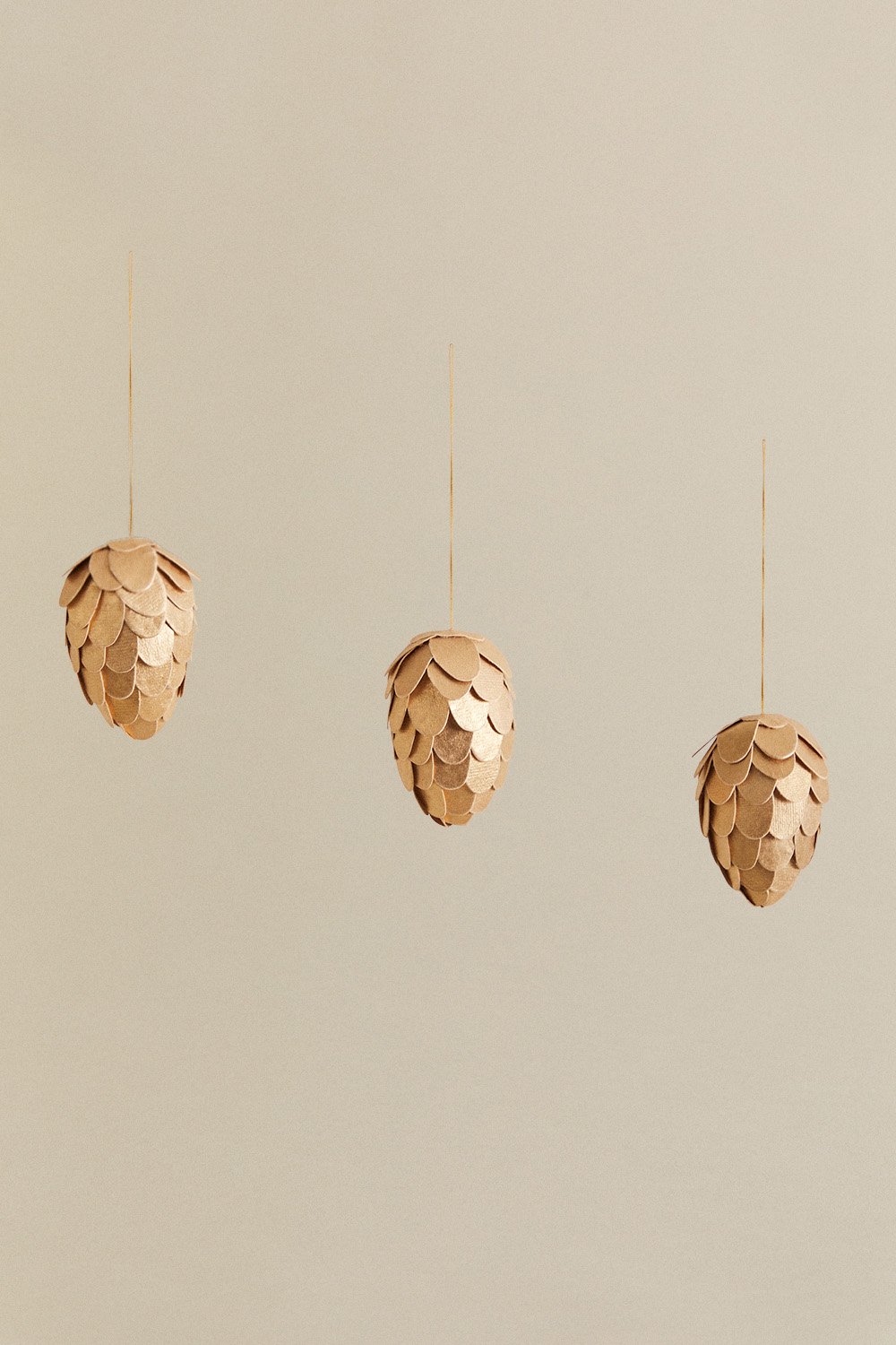 Pack of 3 Elysia paper Christmas ornaments, gallery image 2
