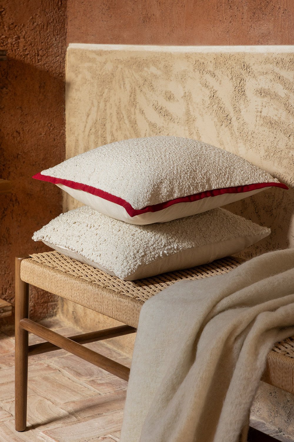 Square cushion in bouclé fabric (45x45 cm) Renildo, gallery image 1