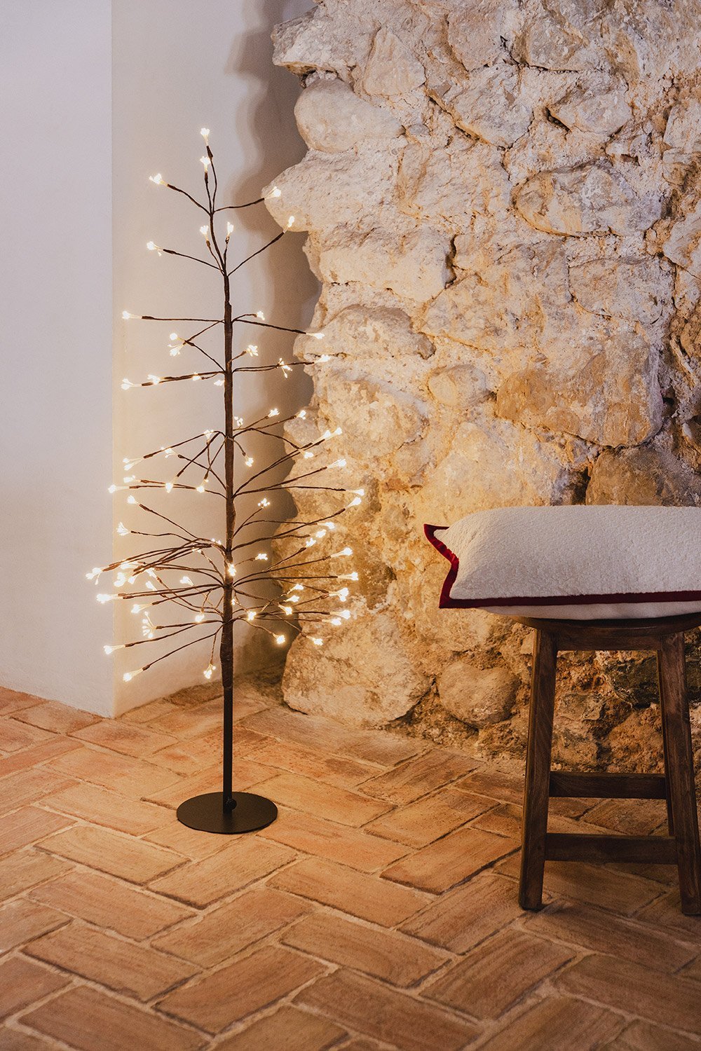 Dorvin LED Iron Christmas Tree, gallery image 1