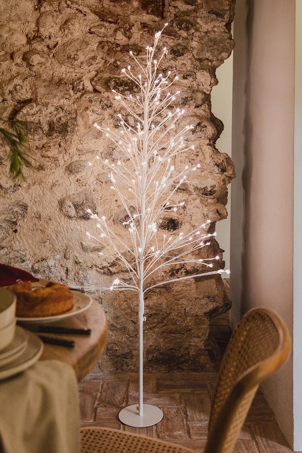 Dorvin LED Iron Christmas Tree, gallery image 1